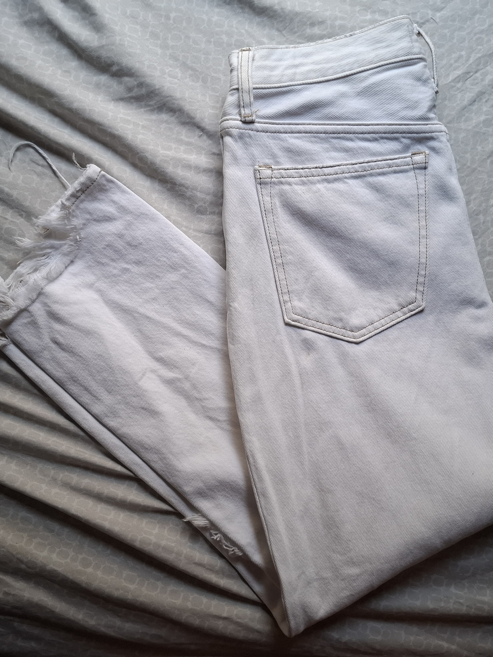 Abercrombie & Fitch White Cropped Ankle Jeans